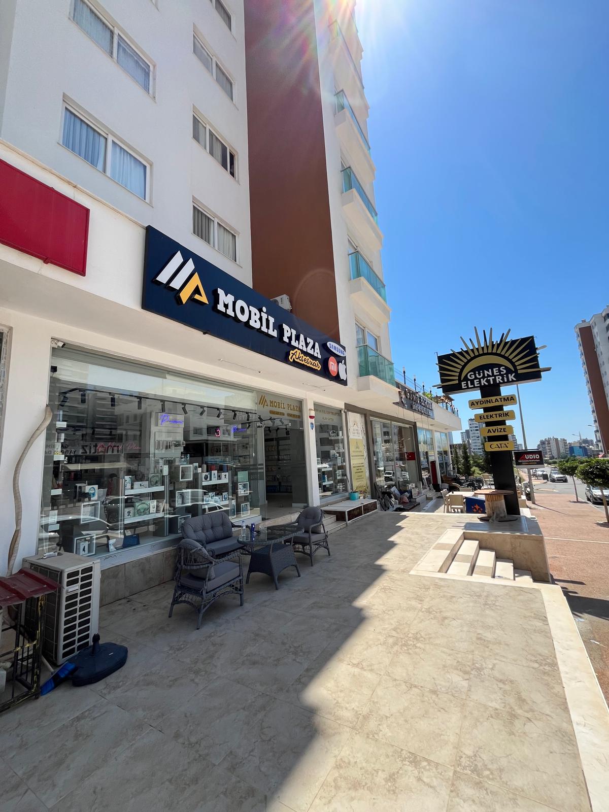 Mobil Plaza 